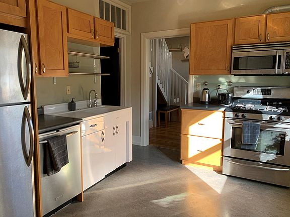 5th image of 1035 Palmer St