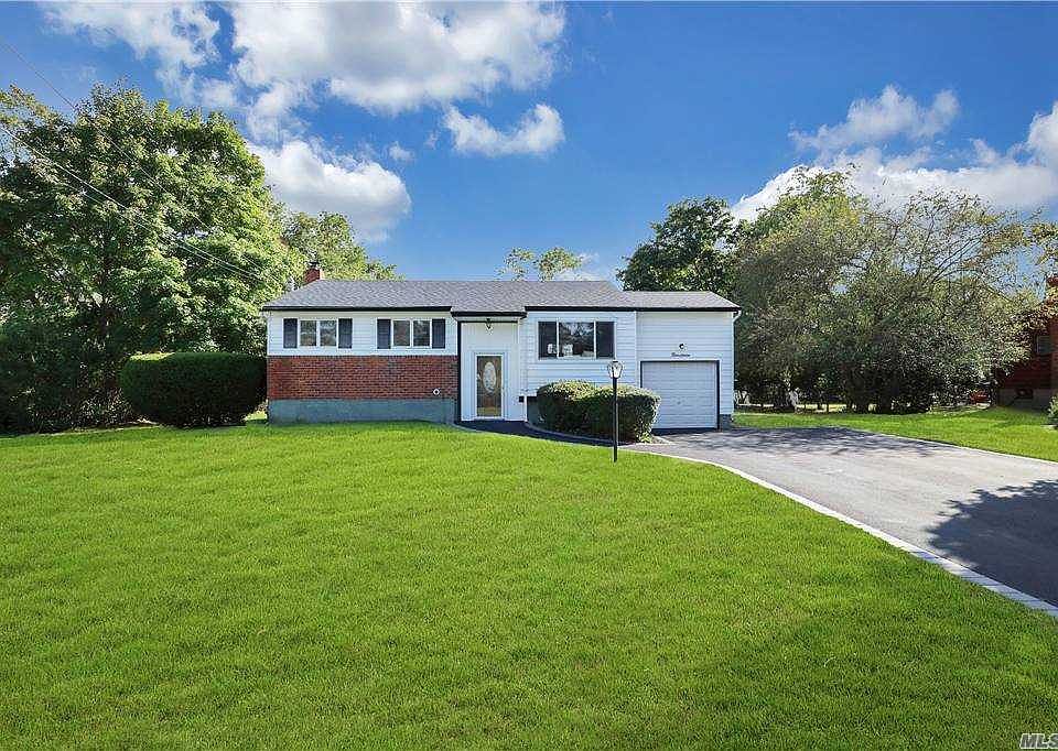 1st image of 19 Penfield Dr