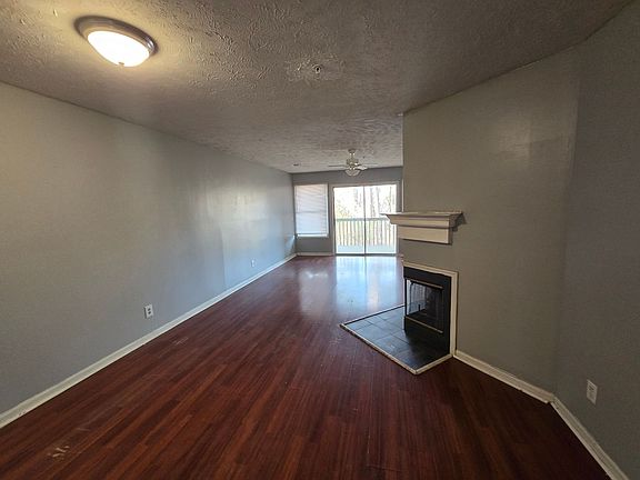 4th image of 950-2 Stewarts Creek Dr