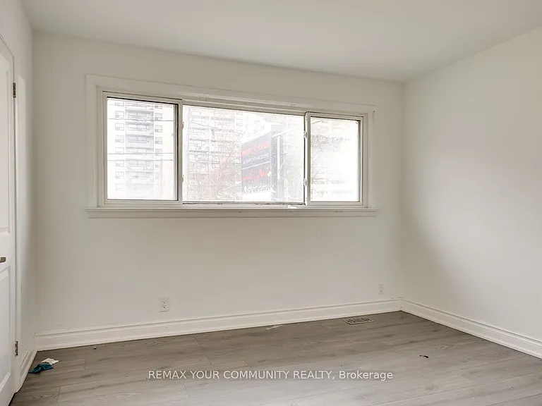 240 Markham Rd #MAIN FLOOR — Photo 9
