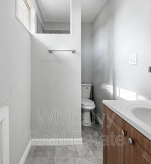 200 W Caroline St #B — Photo 13