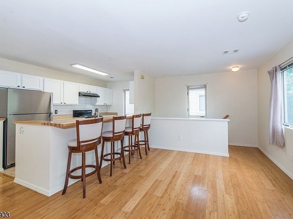 3rd image of 56 Sunrise Dr #603
