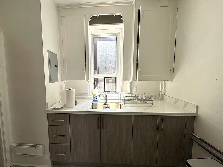555 Danforth Ave #1 — Photo 4