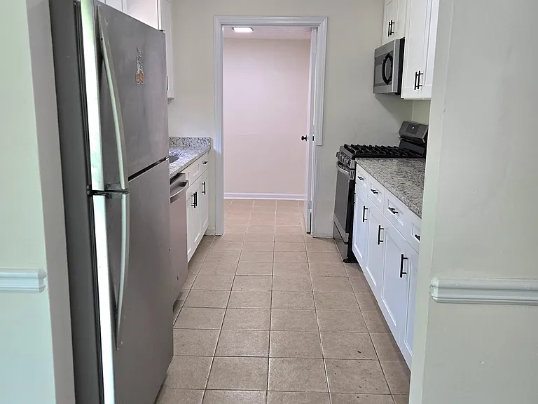 106 Sterling Ct — Photo 4