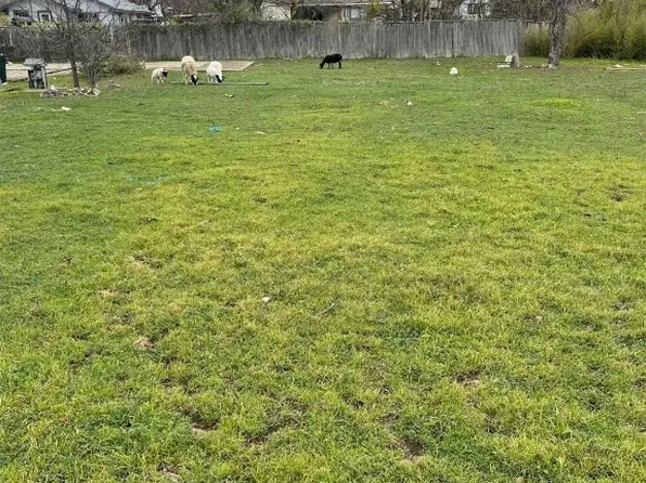 3318 N Grove St, Fort Worth, TX 76106