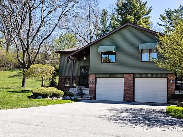 4492 N Valley Dr NE, Grand Rapids, MI 49525