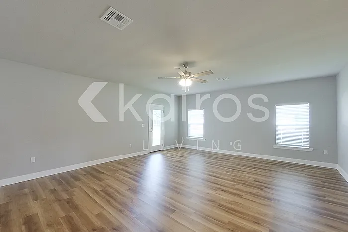 4 bed, 2.0 bath, 1950 sqft, $2,175 — Photo 3