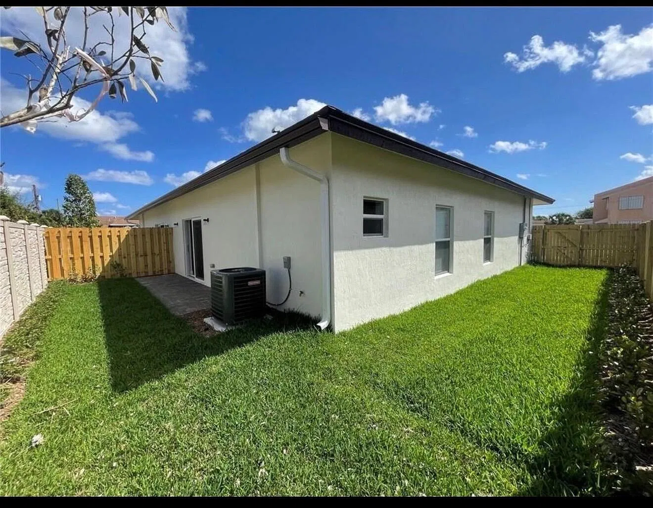 3 bed, 2.0 bath, 2360 sqft, $2,700 — Photo 3