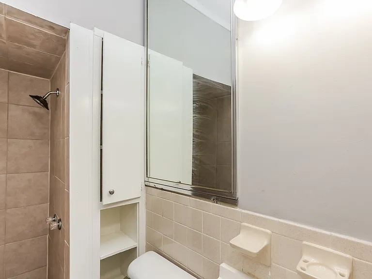 926055_027_main_bathroom_13144152.jpg