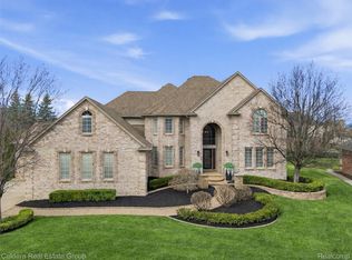 7219 Vista Dr, Shelby Township, MI 48316
