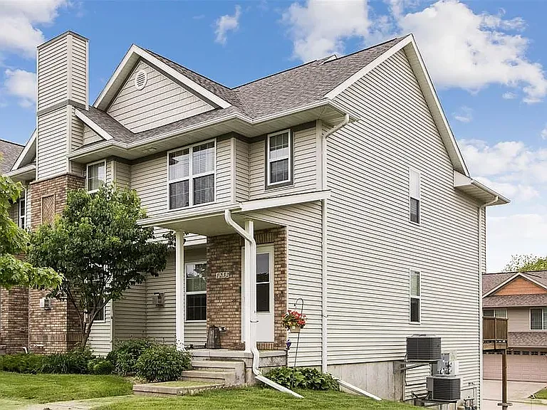 3 bed, 2.5 bath, 1747 sqft, $2,200 — Photo 1
