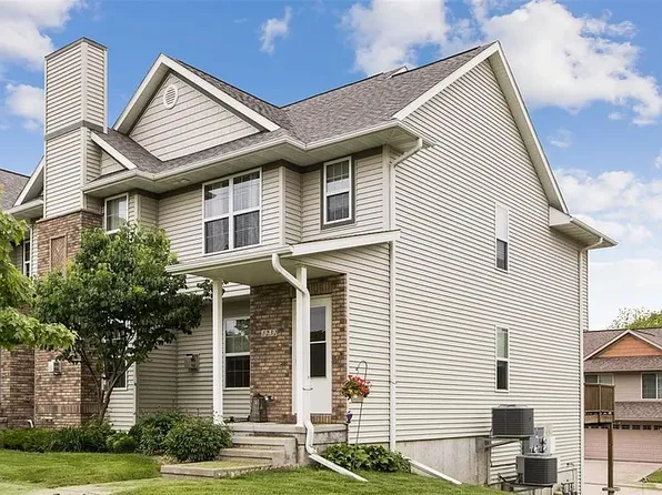 1232 Nicholas Ln, North Liberty, IA 52317