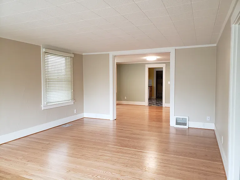 4512 N Commercial Ave — Photo 4