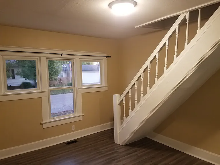 2431 Dillman St — Photo 13