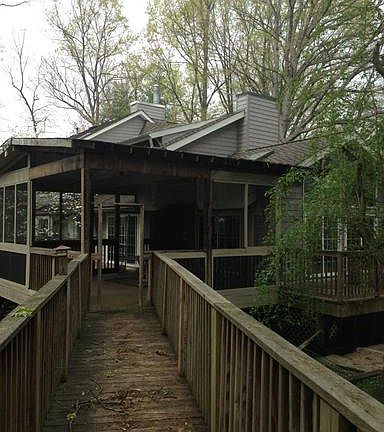 Exterior (Rear)