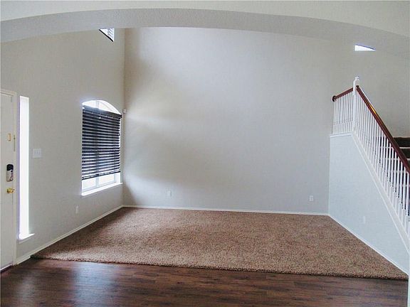 4th image of 2406 Windcastle Dr