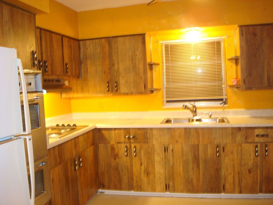 2nd image of 2204 E Fern St
