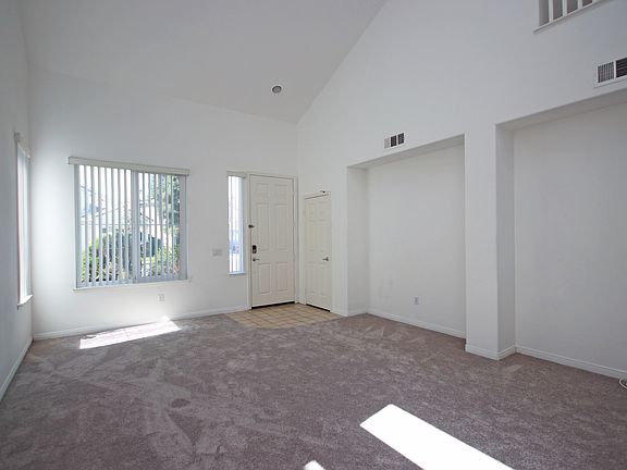 4th image of 2911 Spruce Ct