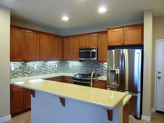 3rd image of 408 Pear Ave