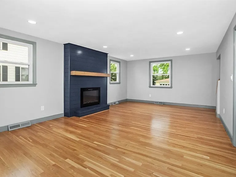 29 Harbor St — Photo 11
