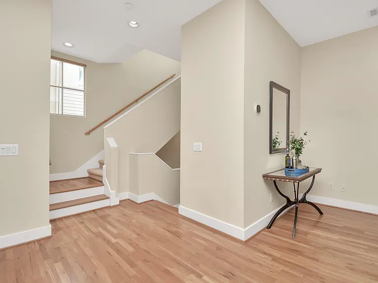 1118 Columbus St #B — Photo 16