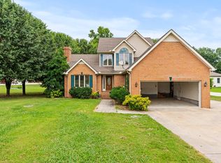 501 Waters Edge Dr, Estill Springs, TN 37330