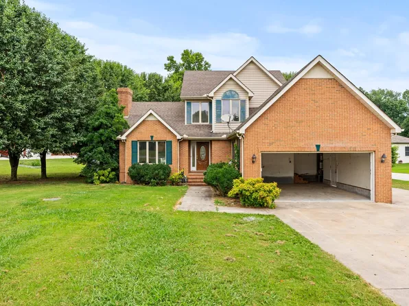 501 Waters Edge Dr, Estill Springs, TN 37330