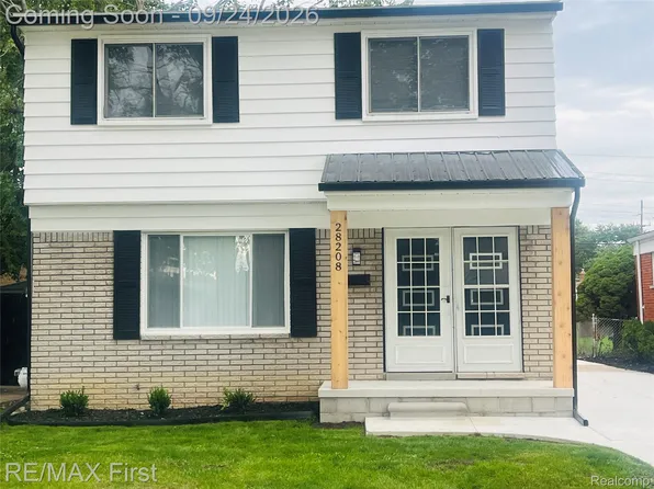 28208 Rockwood St, Saint Clair Shores, MI 48081