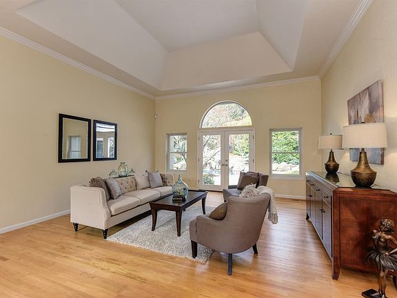 3rd image of 2657 Carnelian Cir