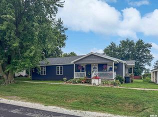 512 W Washington St, Mount Sterling, IL 62353