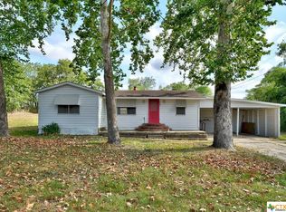 1825 E Pierce St, Luling, TX 78648