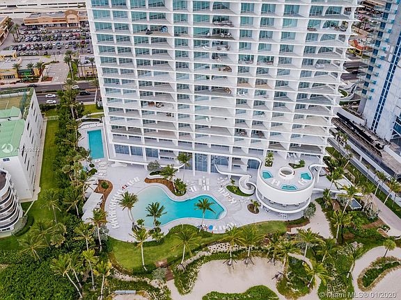 4th image of 16901 Collins Ave #601