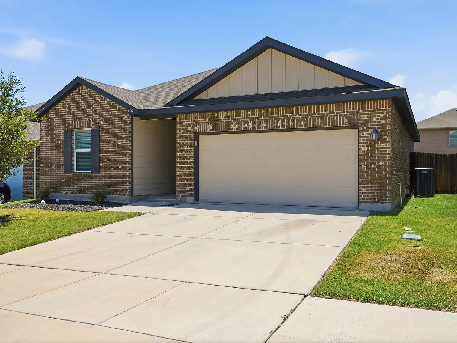 3 bed, 1597 sqft, $1,945 — Photo 4