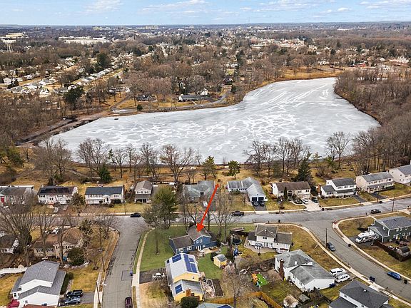 4th image of 38 Colonial Lake Dr