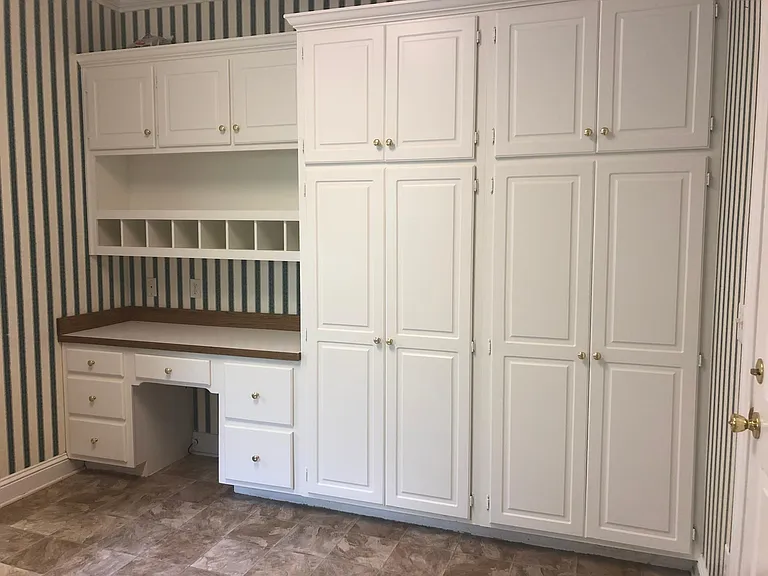 Built-ins in laundry room