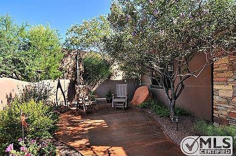 courtyard_700