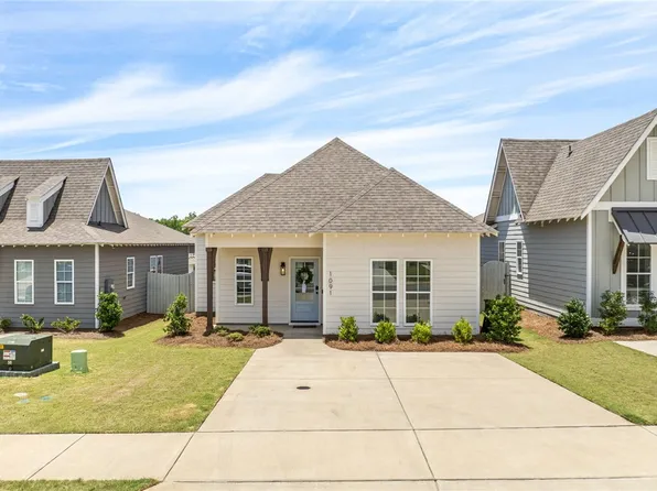 1091 Woodland Cir, Opelika, AL 36801