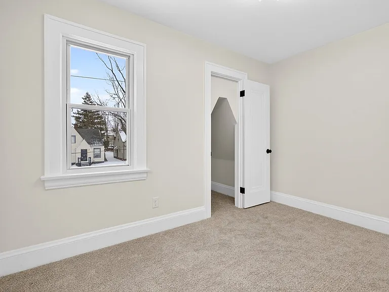 4004 E 154th St — Photo 15