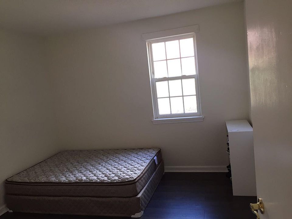 1st image of 129 Stoneybrooks Pl
