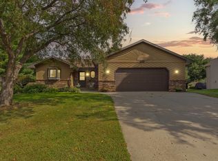 1612 Trailwood Ln, Faribault, MN 55021