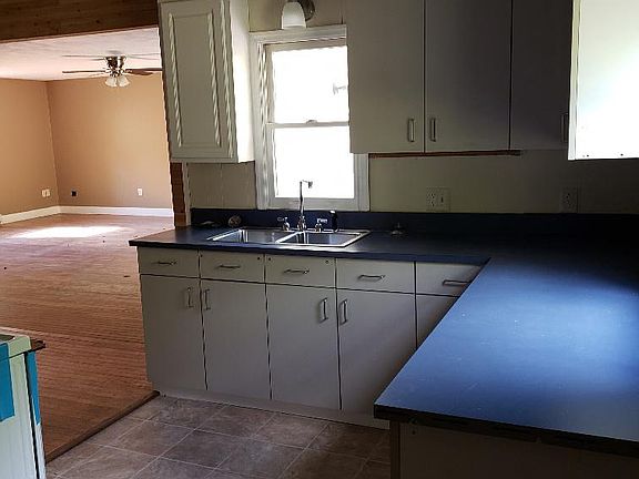 5th image of 409 Winchester Dr