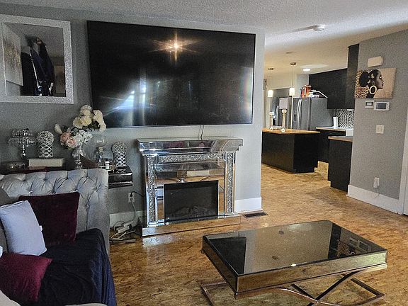 4th image of 706 Charles Ave