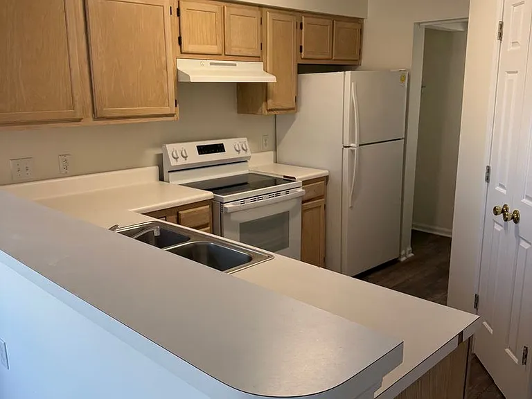 597 Blue River Ct #Court;-unit 2 — Photo 3