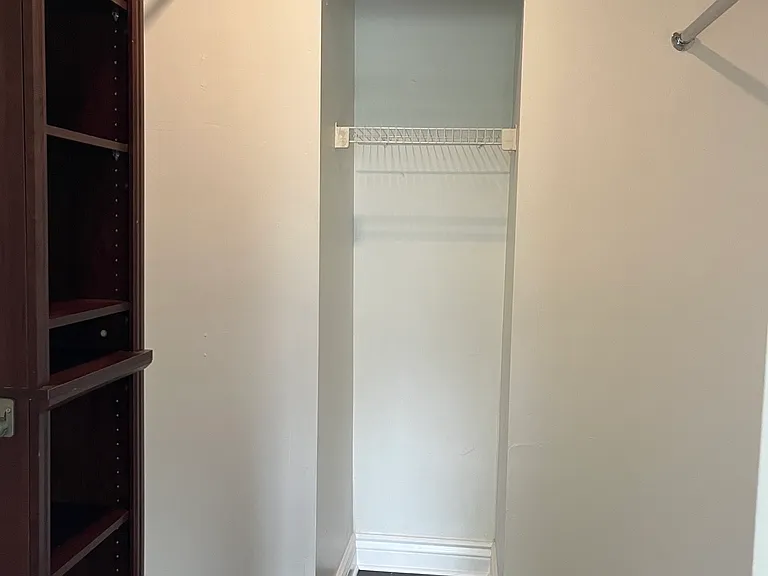 325 City View Dr — Photo 16