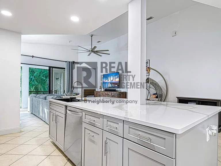 27020 Adriana Cir #201 — Photo 11