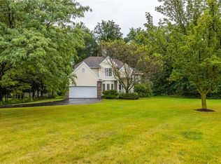 4 Oakshire Way, Pittsford, NY 14534
