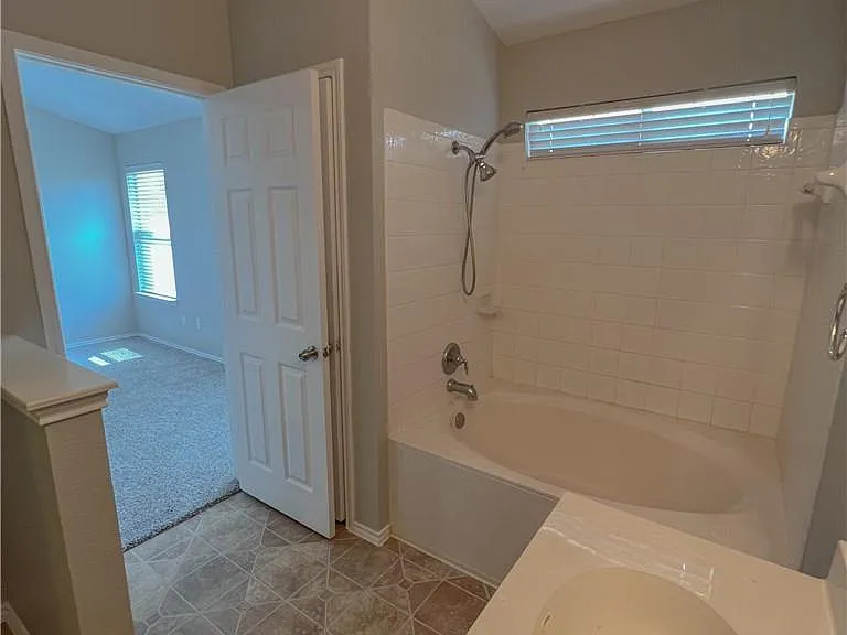 325 Altamont St — Photo 16
