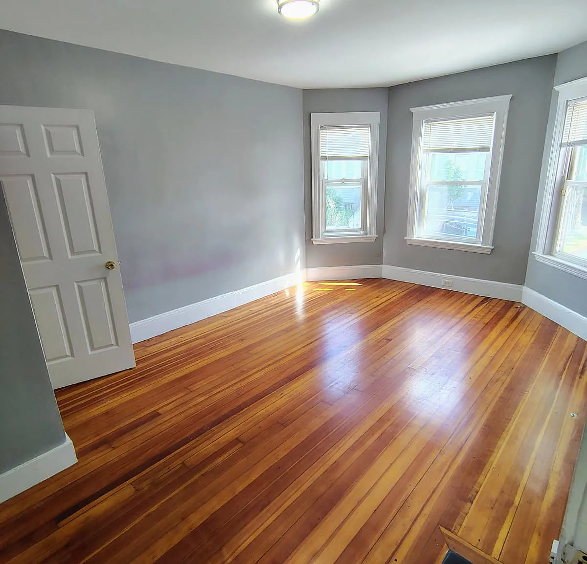 3 bed, 1100 sqft, $1,550 — Photo 1