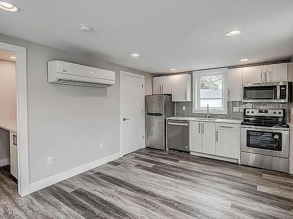 3rd image of 1470 S Washington St #1