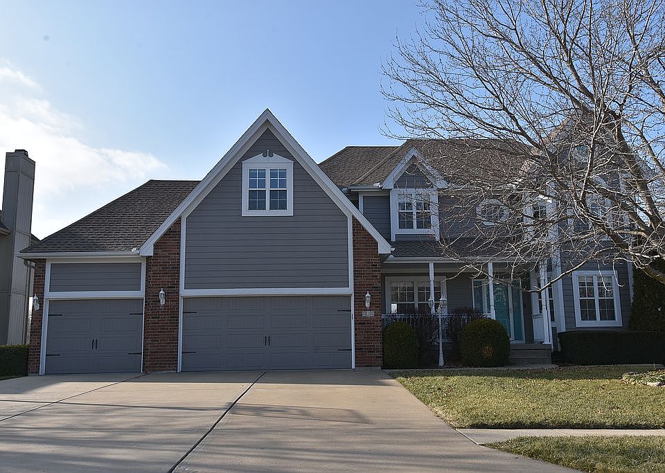 1st image of 424 SE Youngston Ln